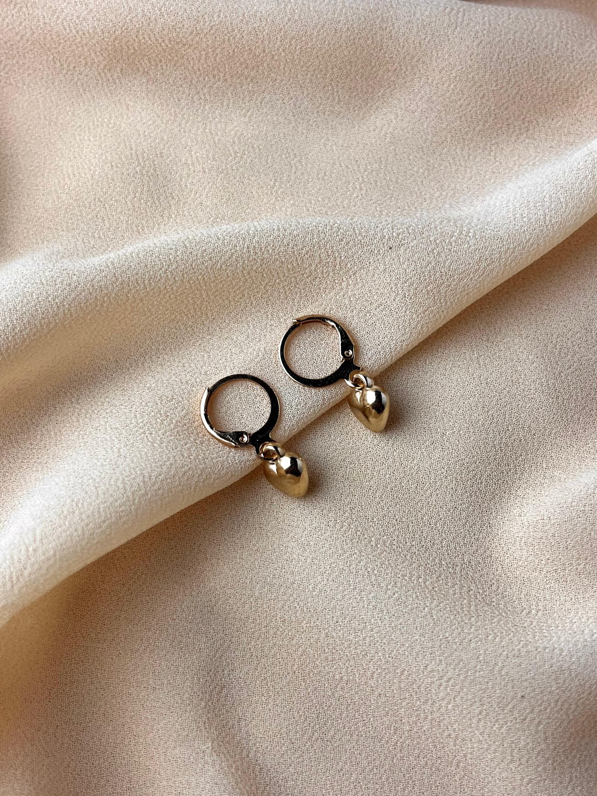 Jenmore Dainty Liquid Metal Puffed Heart Leverback Drop Earrings — view 2