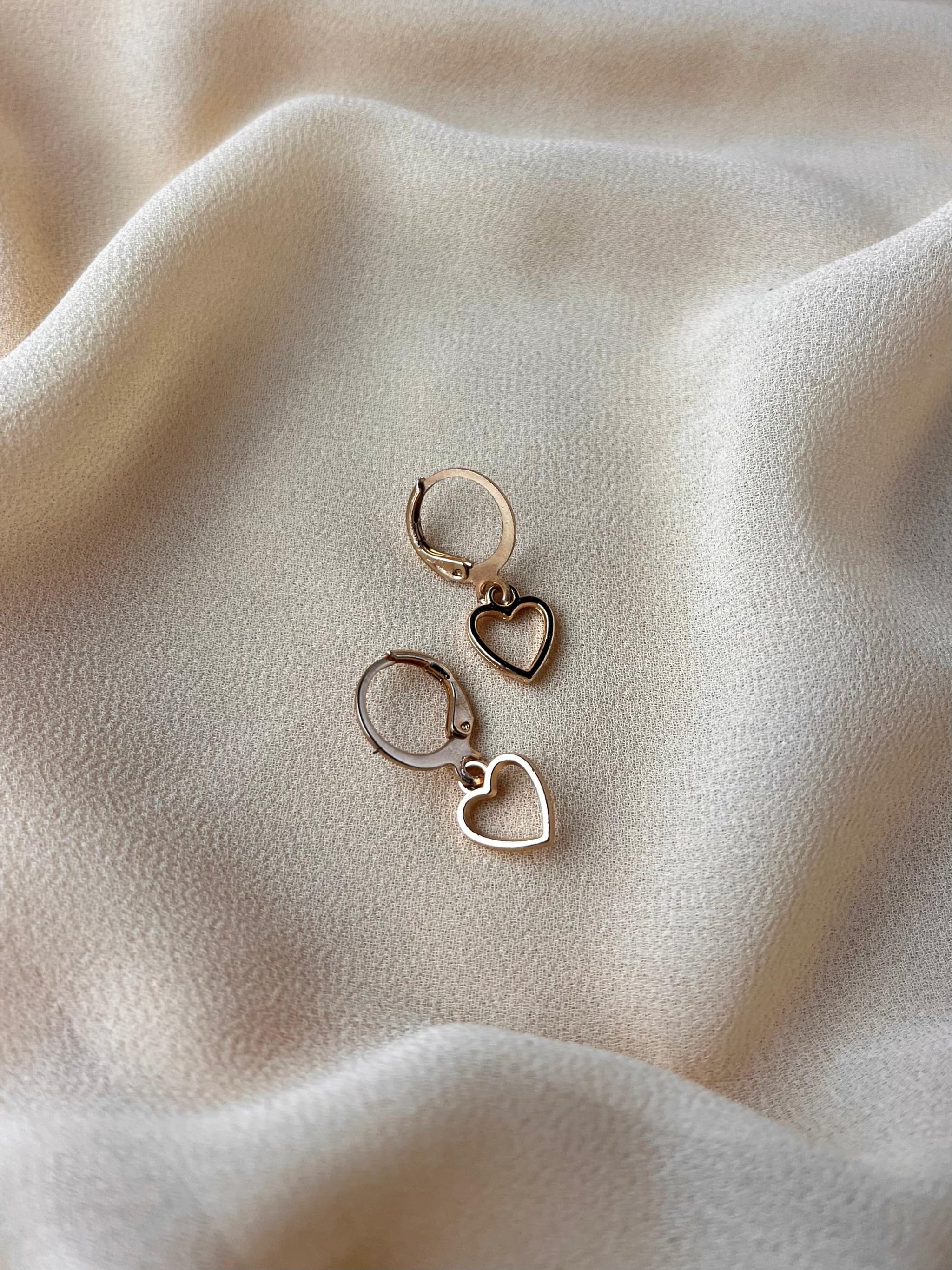Jenmore Minimalist Open Silhouette Heart Leverback Drop Earrings